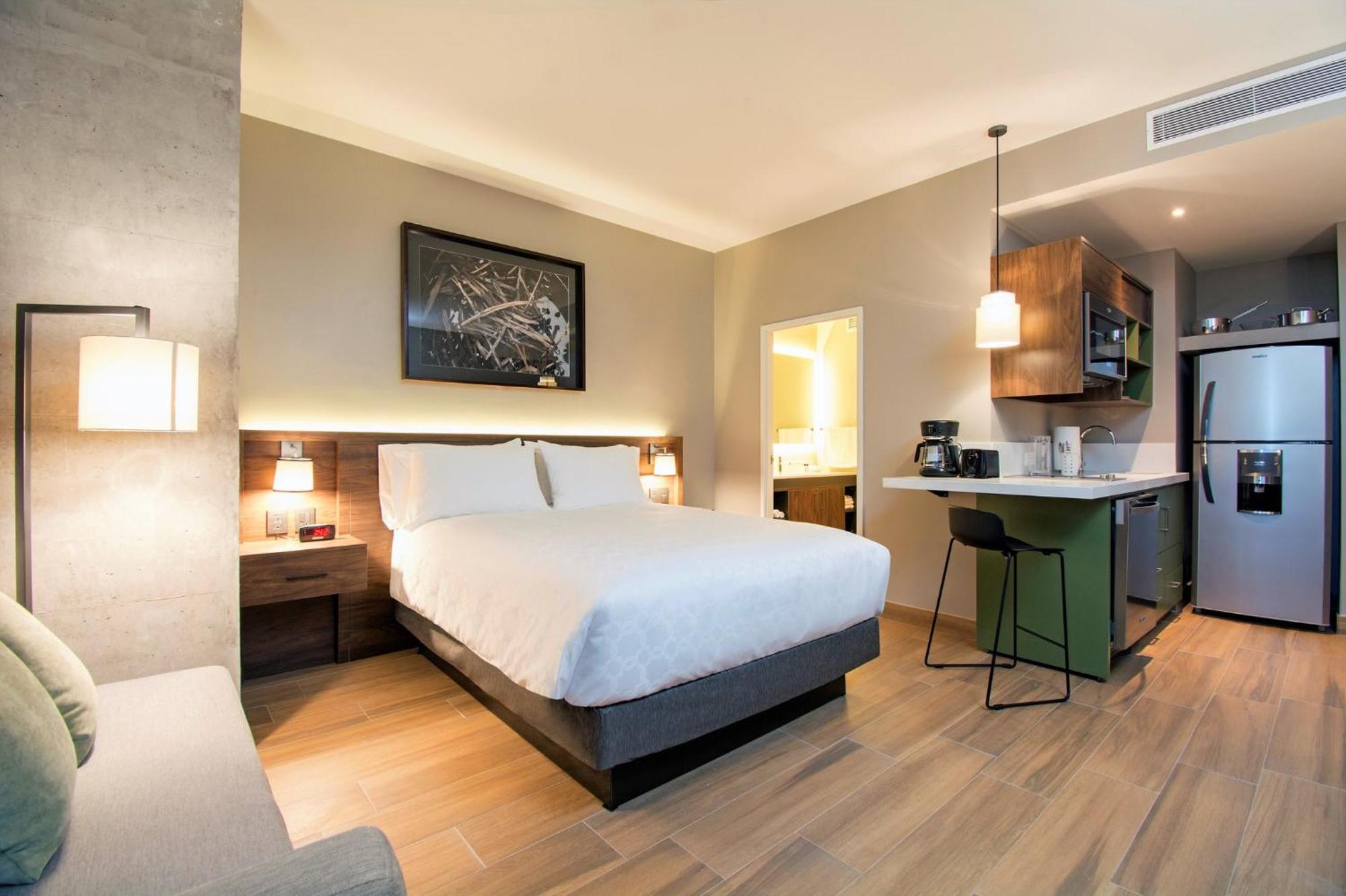Staybridge Suites - Guadalajara Novena By Ihg Buitenkant foto