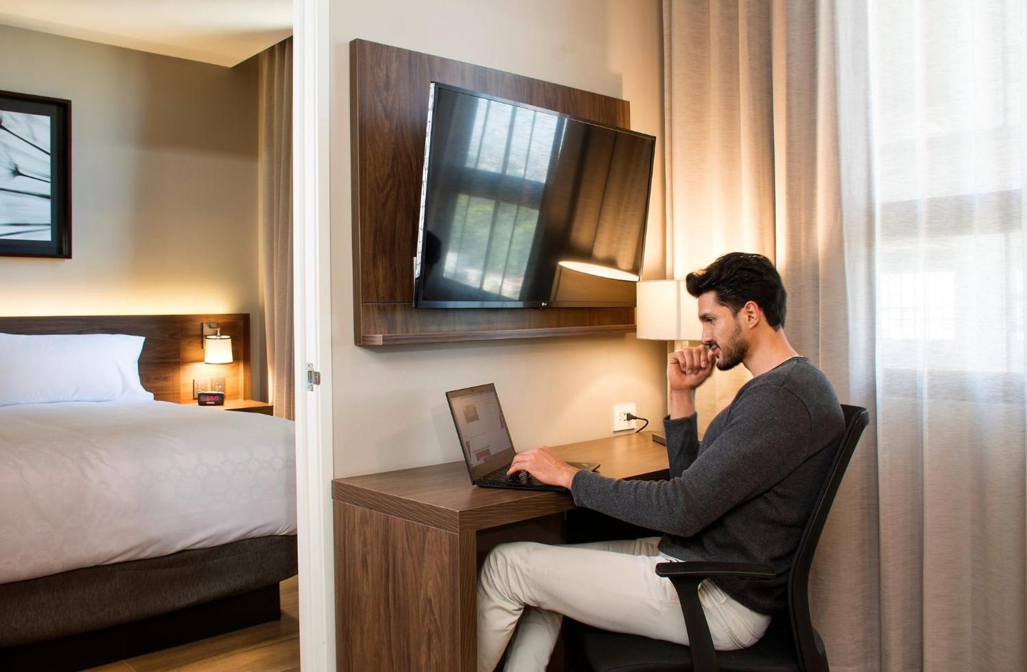 Staybridge Suites - Guadalajara Novena By Ihg Buitenkant foto